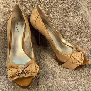 GUESS pep toe tan high heels with bow